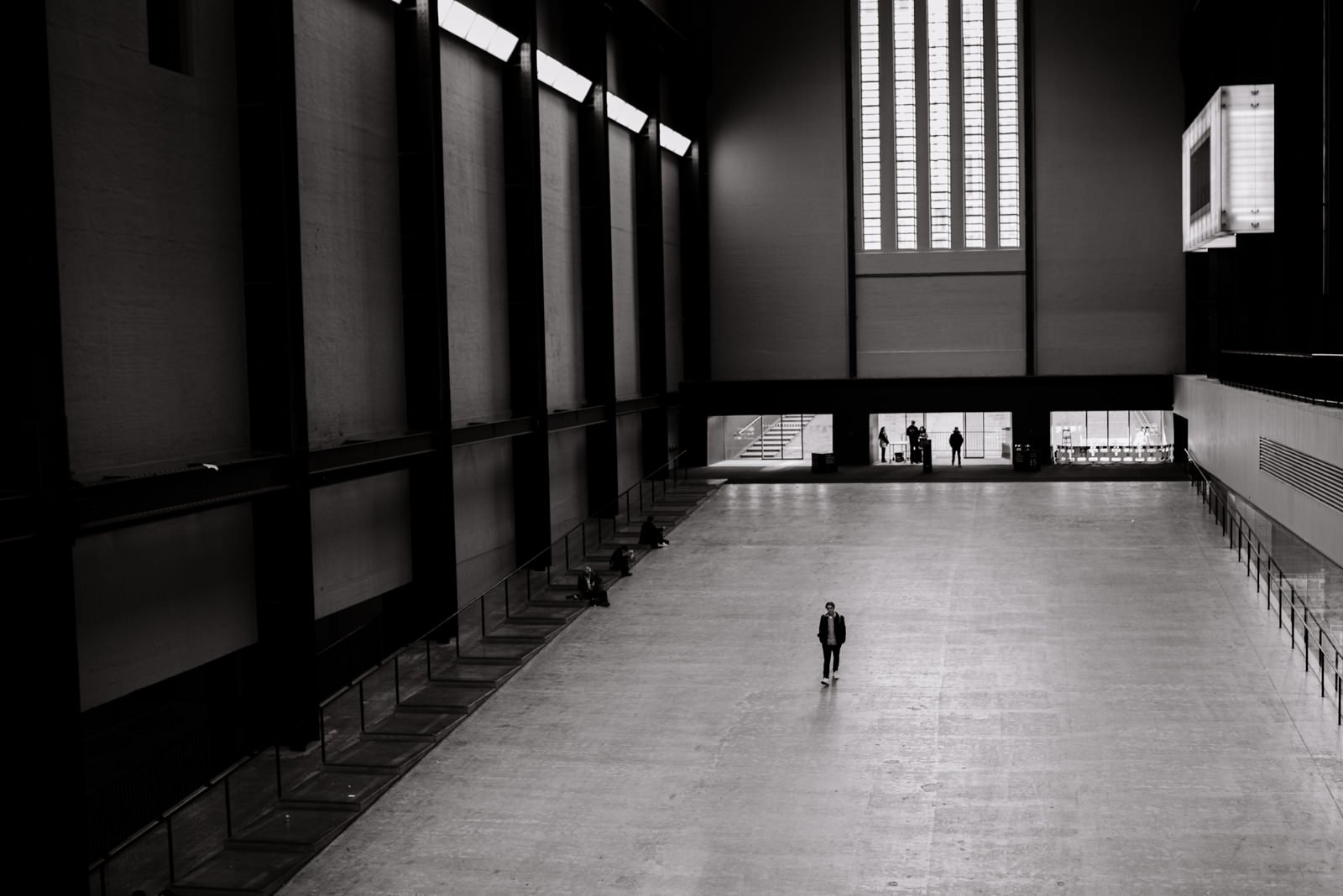 A tourist in London museum